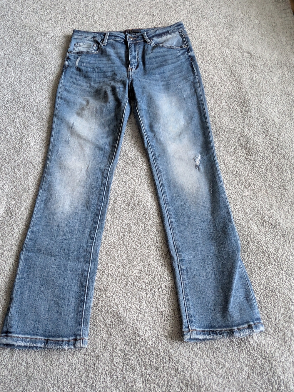 🌼B2G1🌼 Risen Medium Wash Slightly Distressed Jeans